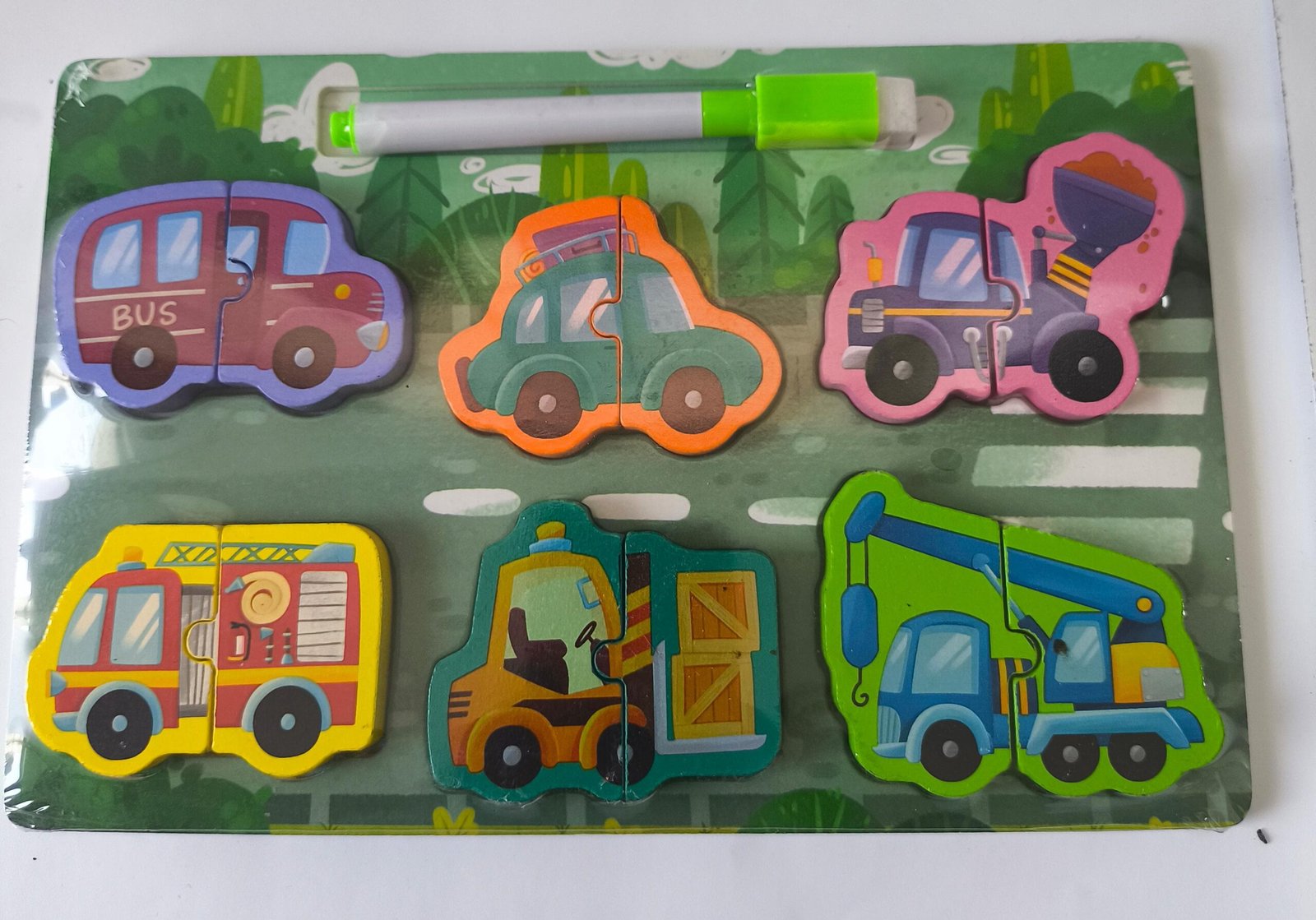 PUZZLE PEGBOARD WITH MARKER