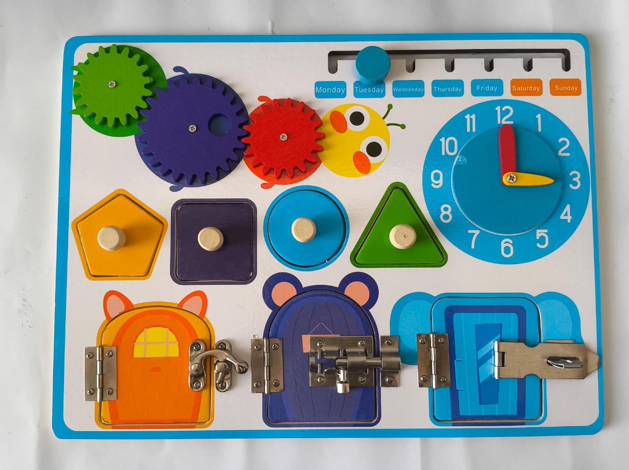 MONTESSORI BUSY BOARD